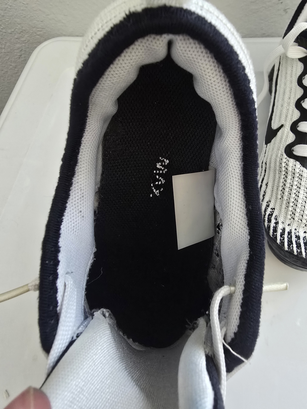 Nike Air VaporMax Flyknit 3 GS Black White Size 4Y - Picture 3 of 7